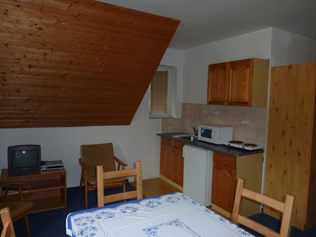 Niky Hotel Josefŭv Dŭl Room photo